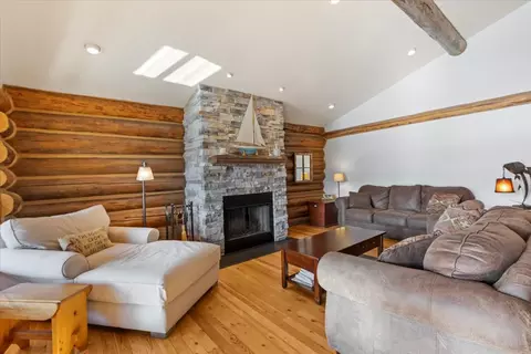 Living - 471 Carpenter Ln, Eureka, MT 59917 photo 2 of 5