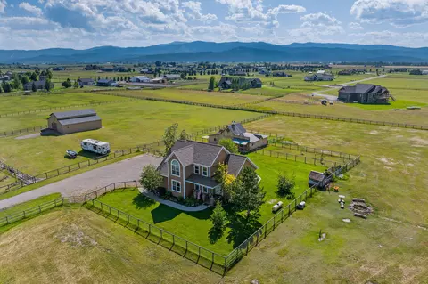 990 Farm Rd, Kalispell, MT 59901