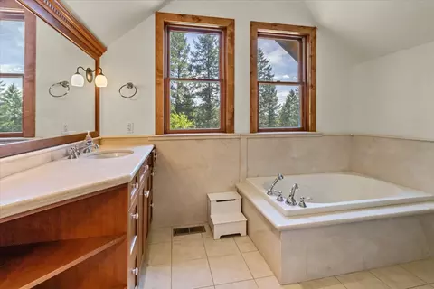 Bath - 5868 Sinclair Creek Rd, Eureka, MT 59917 photo 6 of 13