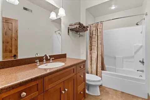 Bath - 5868 Sinclair Creek Rd, Eureka, MT 59917 photo 10 of 13