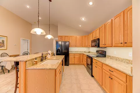 Kitchen - 31 Stoney Brook Dr #B, Clancy, MT 59634 photo 3 of 4