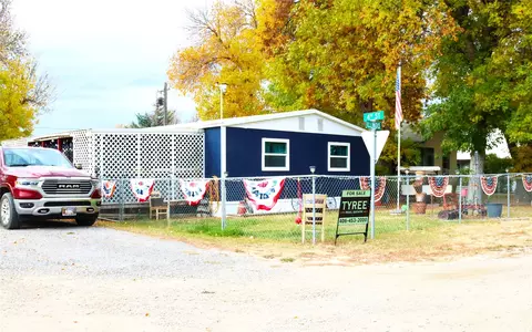 Exterior - 820 4th St, Big Sandy, MT 59520 photo 1 of 7