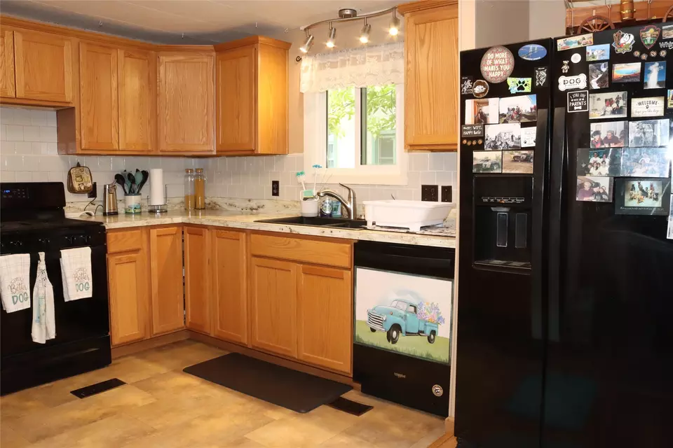 Kitchen - 820 4th St, Big Sandy, MT 59520 photo 2 of 5
