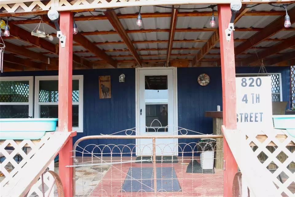 Exterior - 820 4th St, Big Sandy, MT 59520 photo 2 of 7