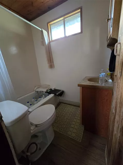Bath - 338 River View Dr, Yaak, MT 59935 photo 1 of 1