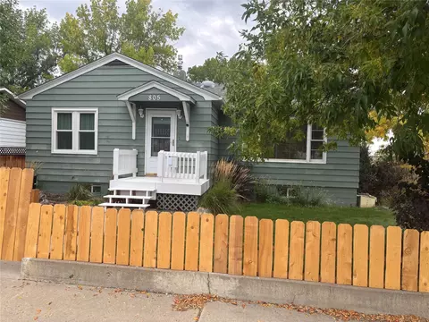 805 1st St N, Shelby, MT 59474