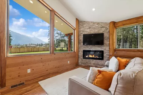 183 Middle View Trl S, Columbia Falls, MT 59912