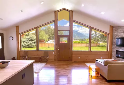 183 Middle View Trl S, Columbia Falls, MT 59912