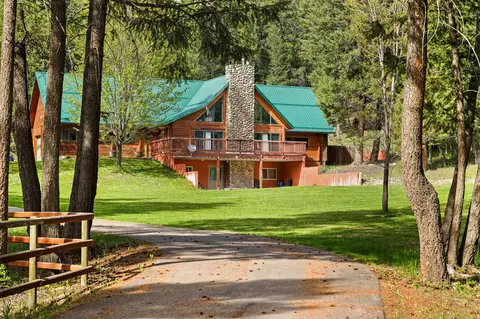 945 Truman Creek Rd, Kila, MT 59920