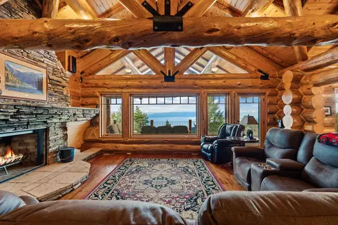 395 Buffalo Ln, Somers, MT 59932