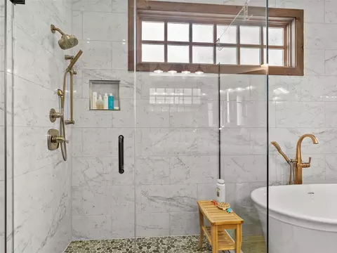 Bath - 3614 E Lakeshore Dr, Whitefish, MT 59937 photo 5 of 13