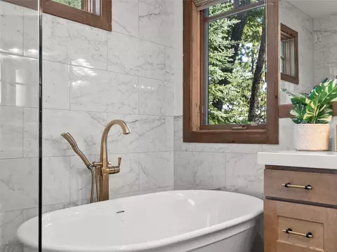 Bath - 3614 E Lakeshore Dr, Whitefish, MT 59937 photo 4 of 13