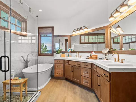 Bath - 3614 E Lakeshore Dr, Whitefish, MT 59937 photo 2 of 13