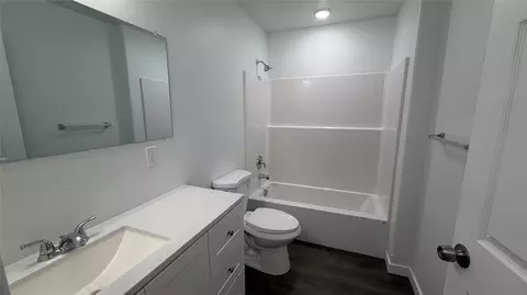 Bath - 223 E Commerce Way #14, Libby, MT 59923 photo 1 of 6