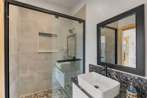 Bath - 44910 44900 Gunbarrel Ln, Elmo, MT 59915 photo 10 of 11