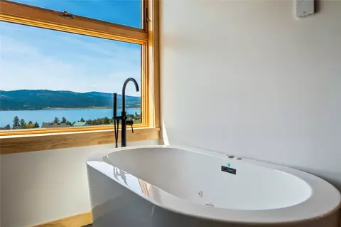 Bath - 44910 44900 Gunbarrel Ln, Elmo, MT 59915 photo 3 of 11