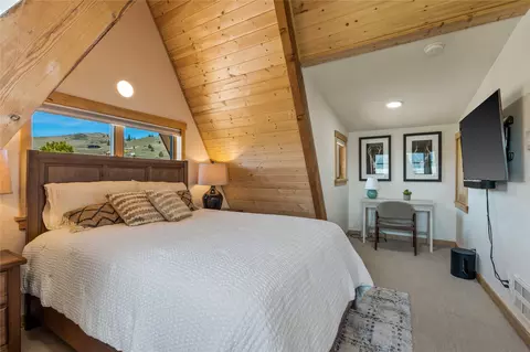 Bedroom - 44910 44900 Gunbarrel Ln, Elmo, MT 59915 photo 6 of 10