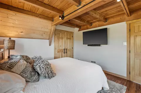 Bedroom - 44910 44900 Gunbarrel Ln, Elmo, MT 59915 photo 3 of 10