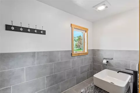 Bath - 44910 44900 Gunbarrel Ln, Elmo, MT 59915 photo 6 of 11