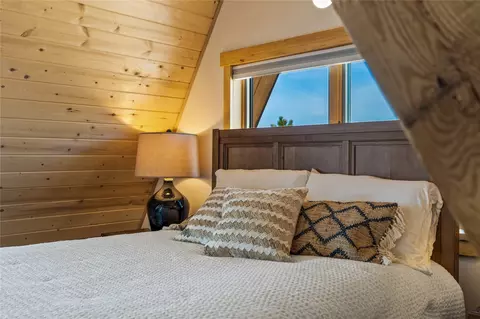 Bedroom - 44910 44900 Gunbarrel Ln, Elmo, MT 59915 photo 7 of 10