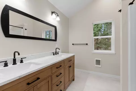 Bath - 1844 Echo Cabin Loop, Bigfork, MT 59911 photo 2 of 3