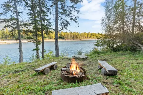 943 Frontage Rd, Columbia Falls, MT 59912
