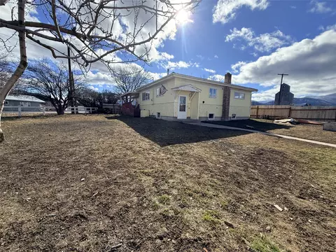 303 Rittenour St, Plains, MT 59859