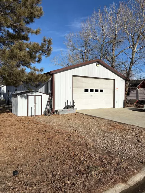 318 W Jackson Ave, Chester, MT 59522