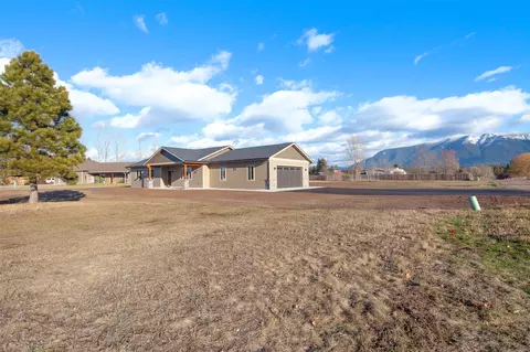 137 Saki Ln, Columbia Falls, MT 59912