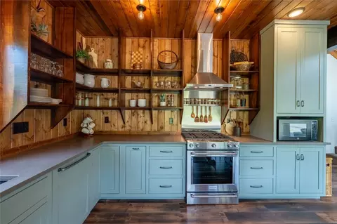 Kitchen - 331 Cheyenne Ct, Troy, MT 59935 photo 2 of 5