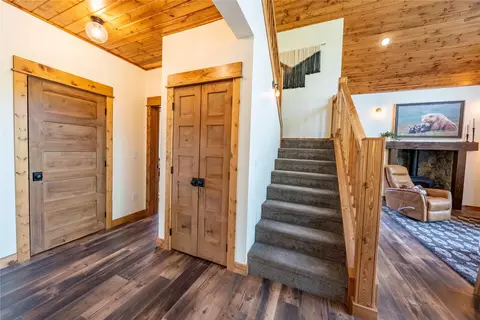 Entry Way - 331 Cheyenne Ct, Troy, MT 59935 photo 2 of 5