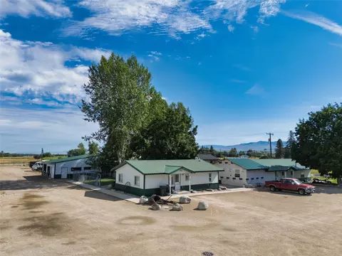 1033 Old Corvallis Rd, Corvallis, MT 59828