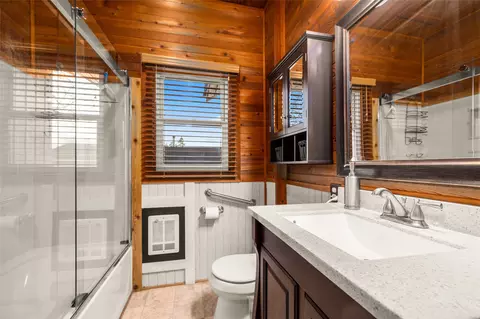 Bath - 602 5th Ave E, Polson, MT 59860 photo 1 of 4