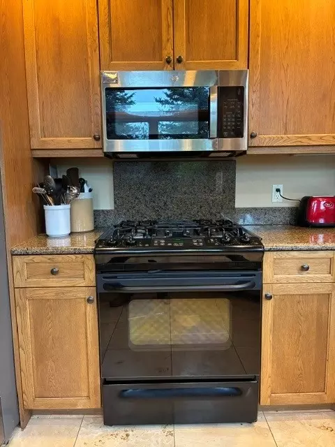 Kitchen - 68 Bay Harbor Dr, Bigfork, MT 59911 photo 3 of 3