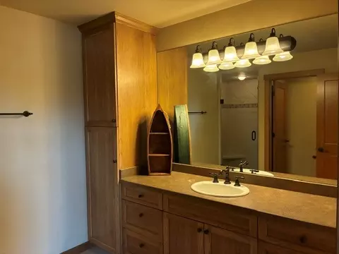Bath - 68 Bay Harbor Dr, Bigfork, MT 59911 photo 7 of 8