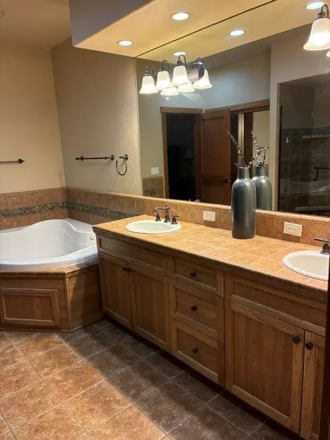 Bath - 68 Bay Harbor Dr, Bigfork, MT 59911 photo 3 of 6