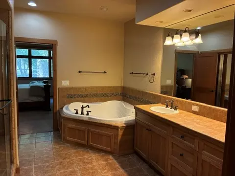 Bath - 68 Bay Harbor Dr, Bigfork, MT 59911 photo 3 of 8