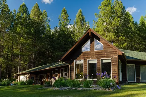 1720 River Rd, Troy, MT 59935