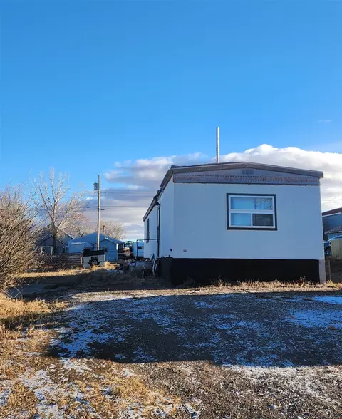125 5th Ave NE, Cut Bank, MT 59427
