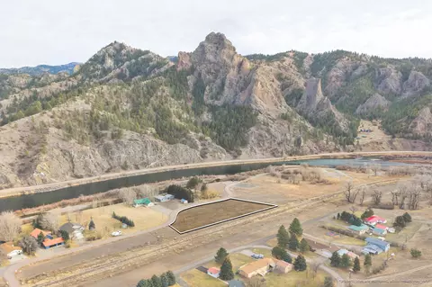 24 Golden Eagle Dr, Cascade, MT 59421