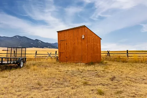Exterior - 12 Bench Rd, Whitehall, MT 59759 photo 7 of 8