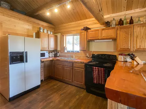 Kitchen - 398 Reimel Loop, Sula, MT 59871 photo 1 of 1