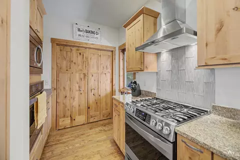 Kitchen - 3 Bobcat Ct, Clancy, MT 59634 photo 4 of 4