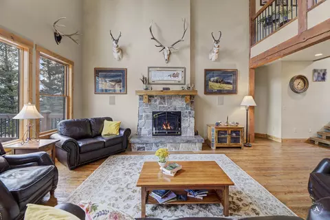 Living - 3 Bobcat Ct, Clancy, MT 59634 photo 4 of 5