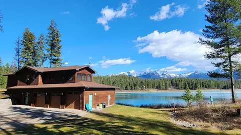 989 Lake Of The Woods Ln, Bigfork, MT 59911