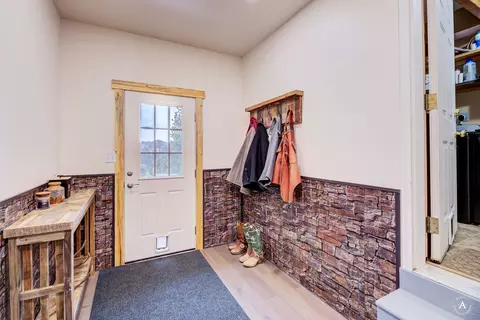 Entry Way - 5 Alpine Valley Ln, Clancy, MT 59634 photo 5 of 10
