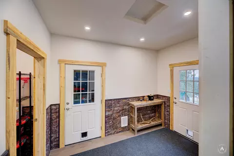 Entry Way - 5 Alpine Valley Ln, Clancy, MT 59634 photo 4 of 10