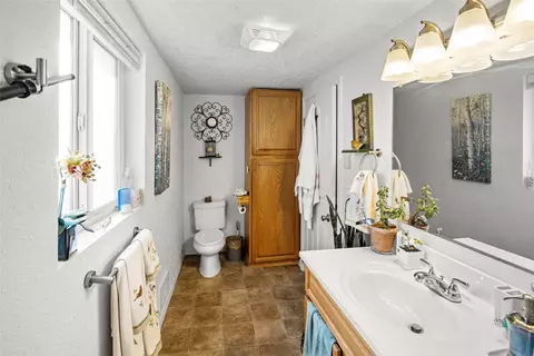 Bath - 335 Mahoney Rd, Libby, MT 59923 photo 2 of 3