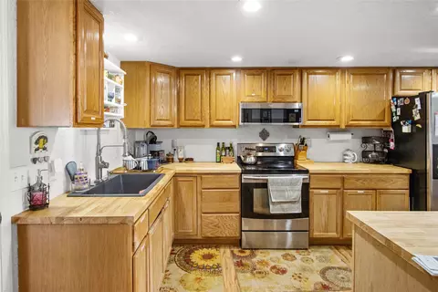 Kitchen - 335 Mahoney Rd, Libby, MT 59923 photo 2 of 3