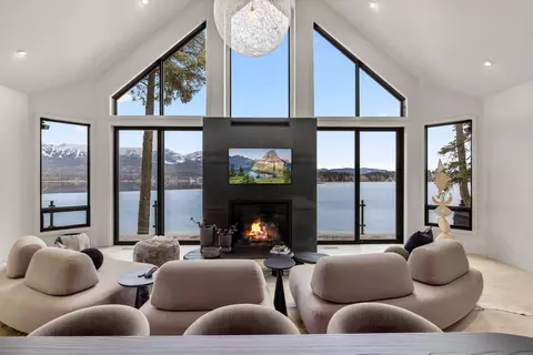 1332 W Lakeshore Dr, Whitefish, MT 59937